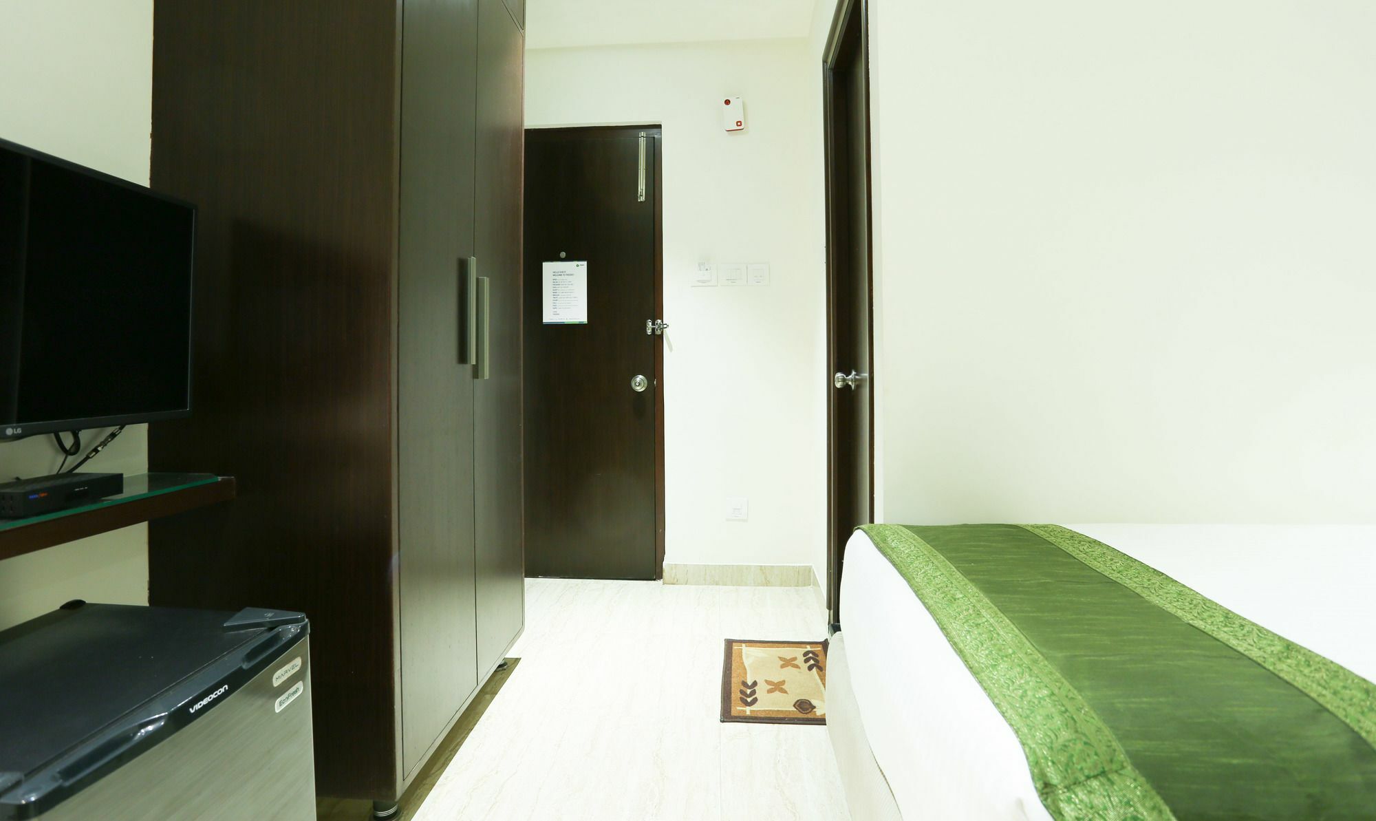 Treebo C Plaza Hotel Vijayawada Ngoại thất bức ảnh